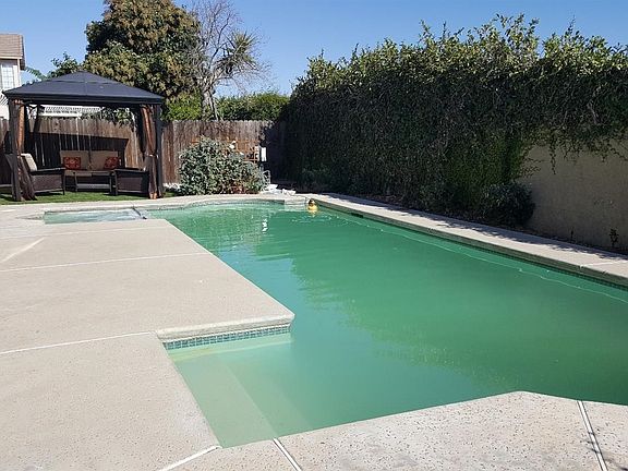 3rd image of 14411 Pinewood Dr