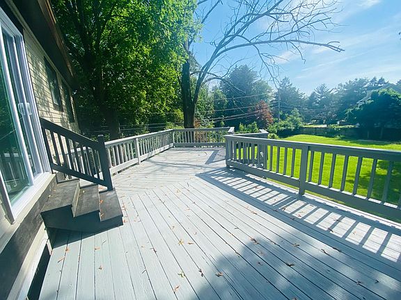 Large deck leading to kitchen or steps down to backyard