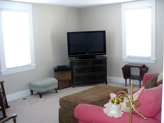 4th image of 39 Olive St