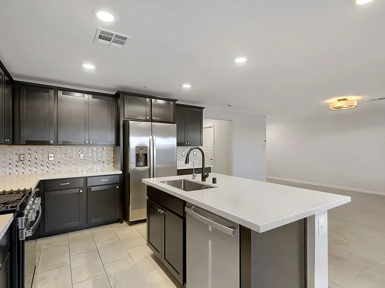 9493 Sky Pointe Dr — Photo 3