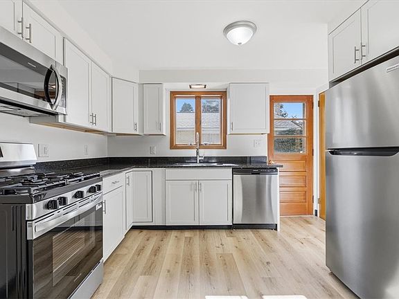 5th image of 104 Glenn Ave