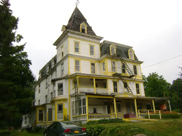 7 Academy St, Stamford, NY 12167