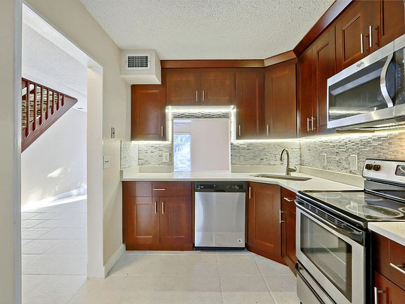 5th image of 216 Foxtail Dr APT F