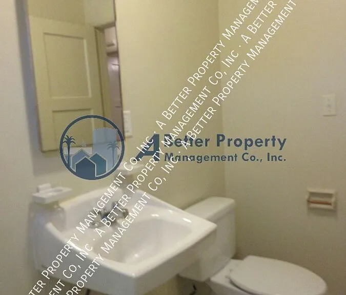 1218 E 2nd St #3 — Photo 7