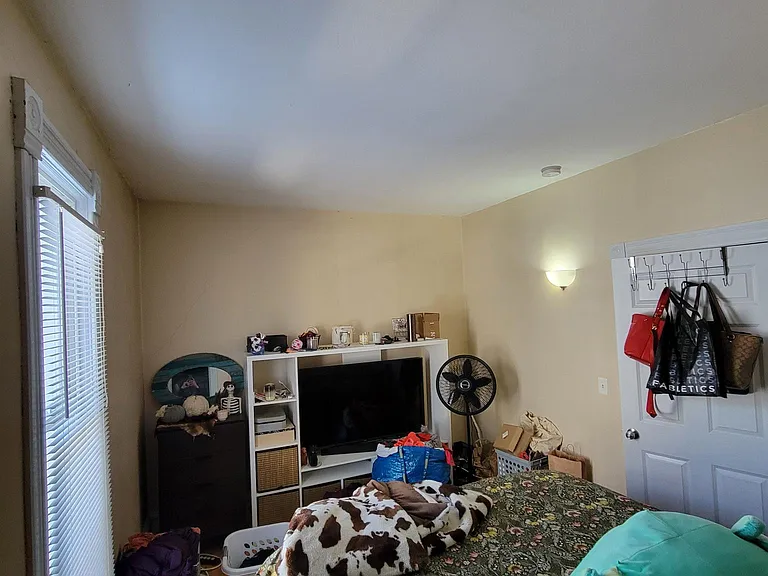 643 Van Buren St NE #1 — Photo 16