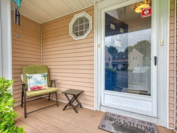 96 Danforth St APT 14, Taunton, MA 02780