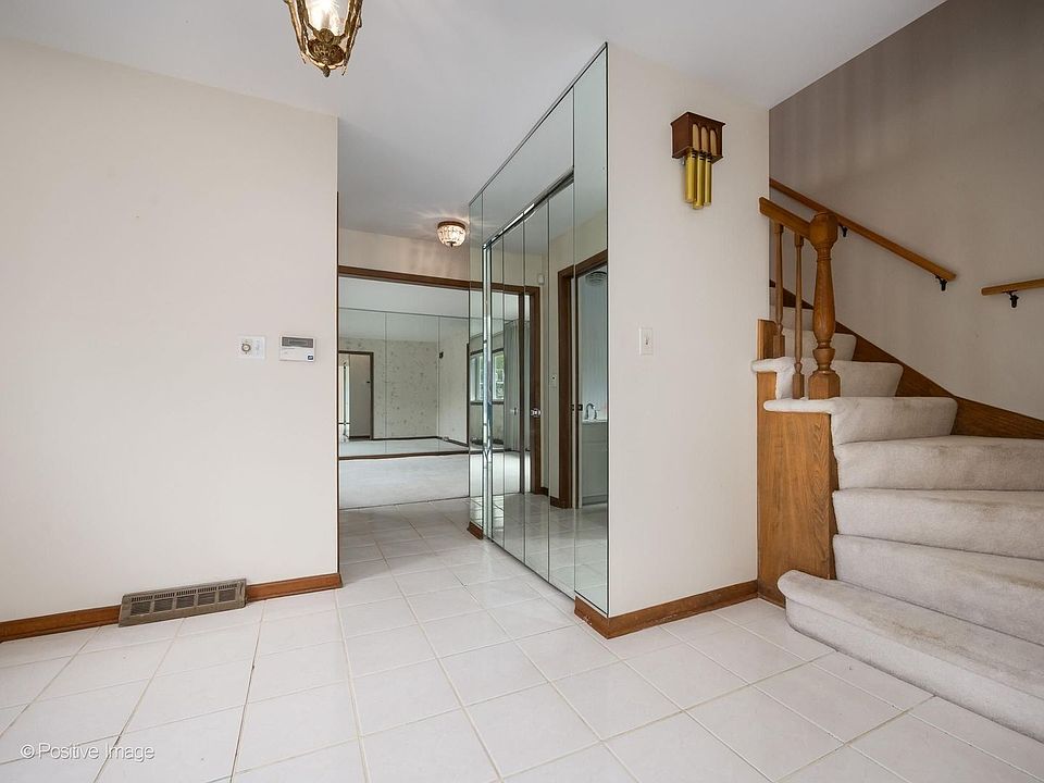 2626 Farnsworth Ln, Northbrook, IL 60062 | Zillow