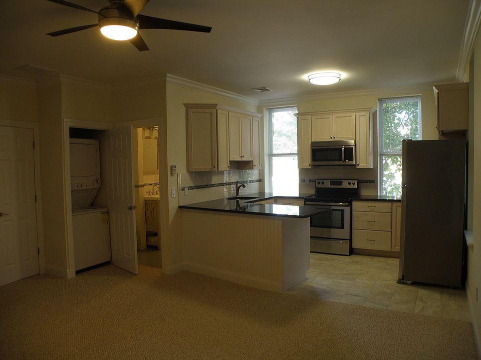 2nd image of 121 King St APT 9