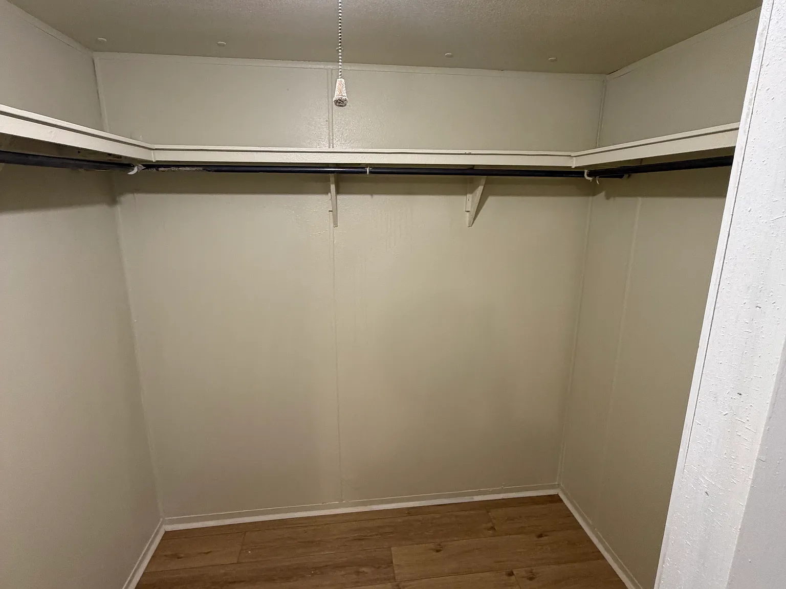 3 bed, $1,400 — Photo 4