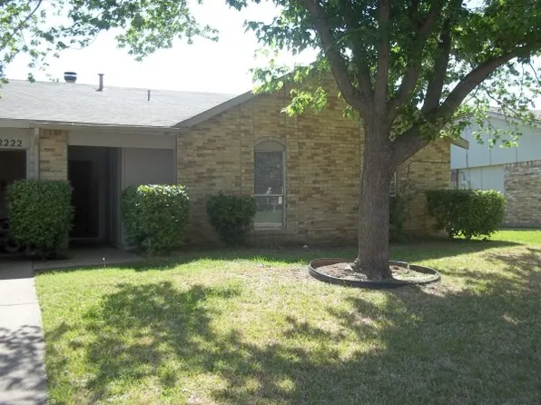 2222 Windchime Dr, Grand Prairie, TX 75051