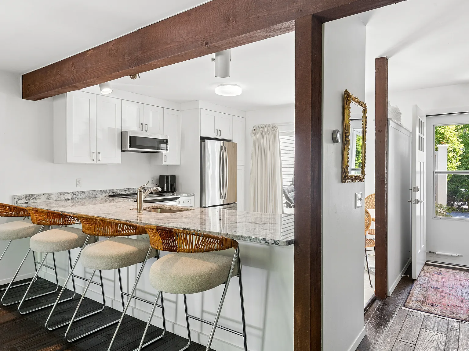 Serene Hamptons Retreat — Photo 3
