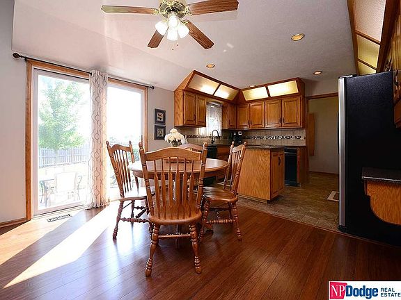 3rd image of 403 Summerset Dr