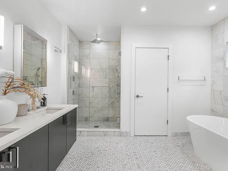 237 N 23rd St #1 — Photo 12