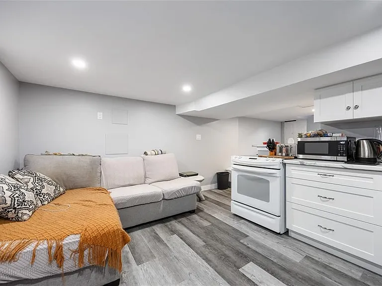 275 Kathleen Ave — Photo 5