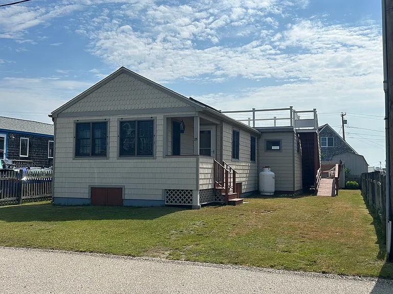 25 Champlin Ave — Photo 1