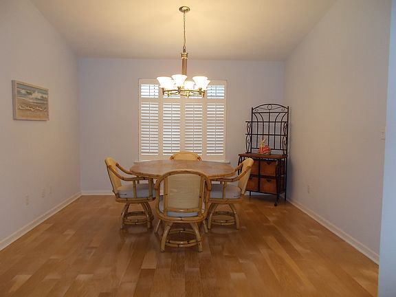 4th image of 102 Tarpine Dr