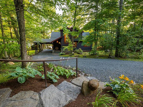 3rd image of 58 Arrowhead Rd