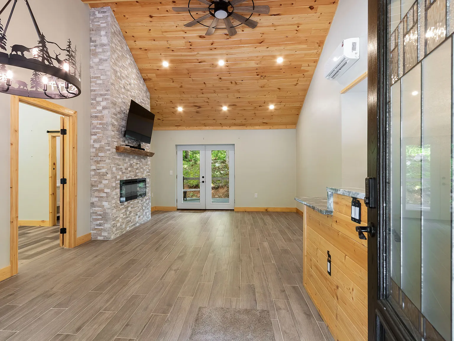 3 bed, 1464 sqft, $2,150 — Photo 2