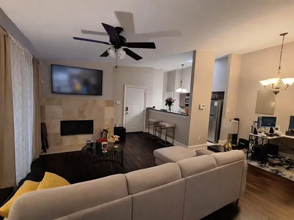 2425 Augusta Dr, Houston, TX