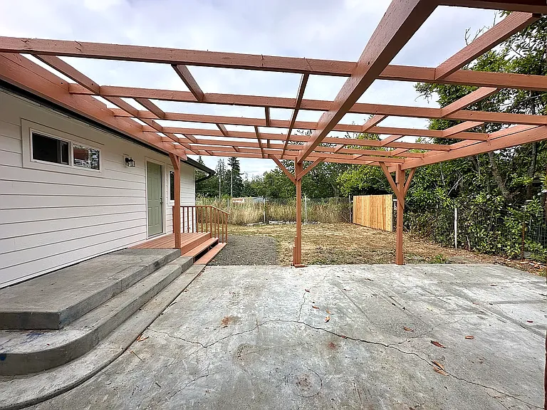 1743 SE Crawford Rd — Photo 24
