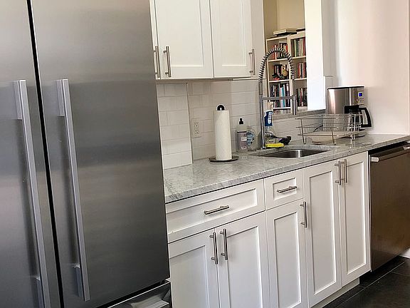 4th image of 125 W 12th St APT 6E