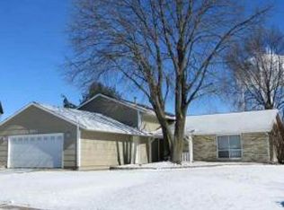 5831 Taylor St, Davenport, IA 52806