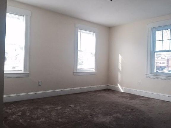 2nd image of 48 Vernon St E #2