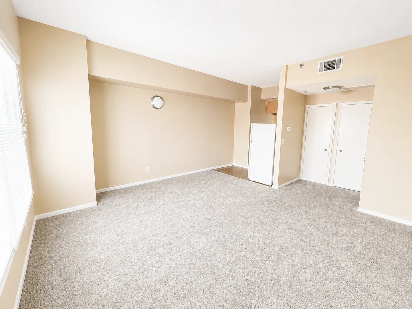 Kensington Tower Apartments — Photo 1