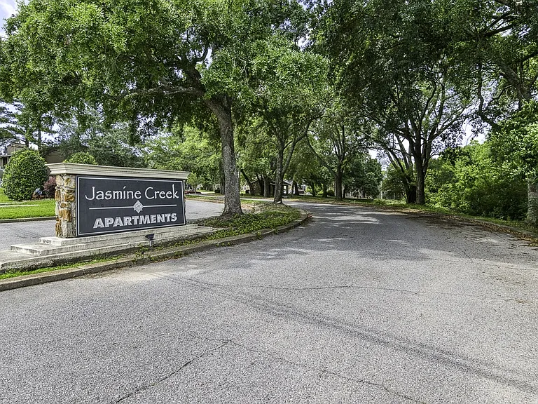 Jasmine Creek Apartments — Photo 4