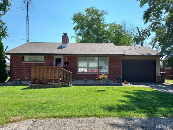 606 N Hena St, Greenville, IL 62246