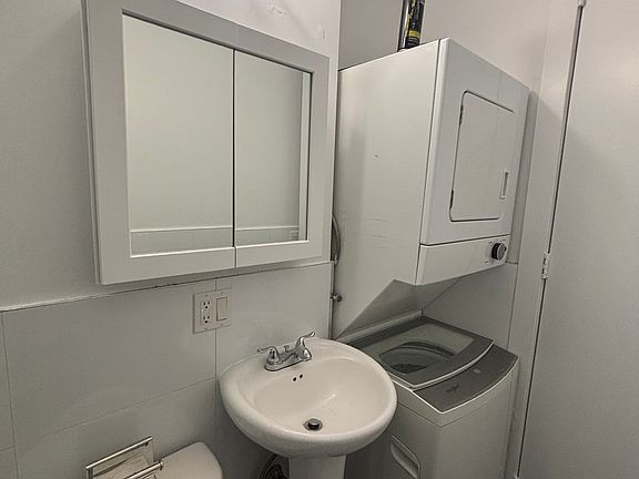 4th image of 434 W 164th St #17