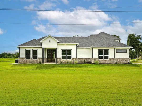500 Campfire Trl, Angleton, TX 77515