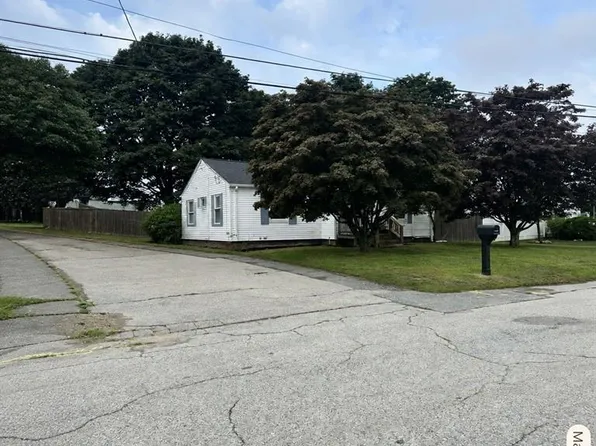 760 Fairfa Strawberry Field Rd, Warwick, RI 02886