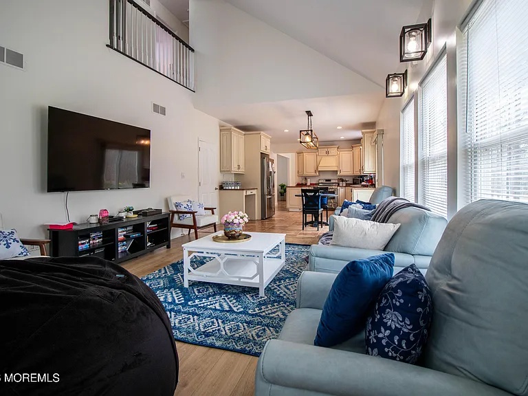 845 Woodbury Dr — Photo 5