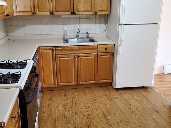 3rd image of 8805 Pontiac St Floor 3