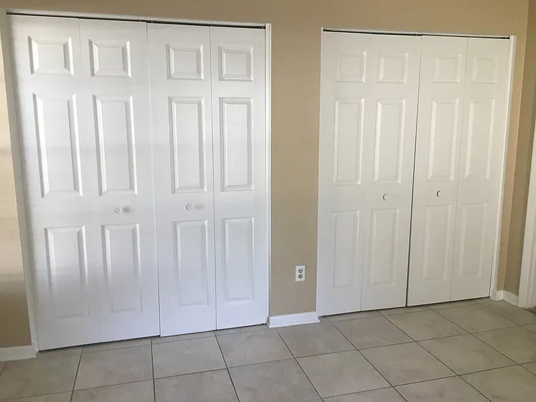 10705 Meadowglen Ln — Photo 14