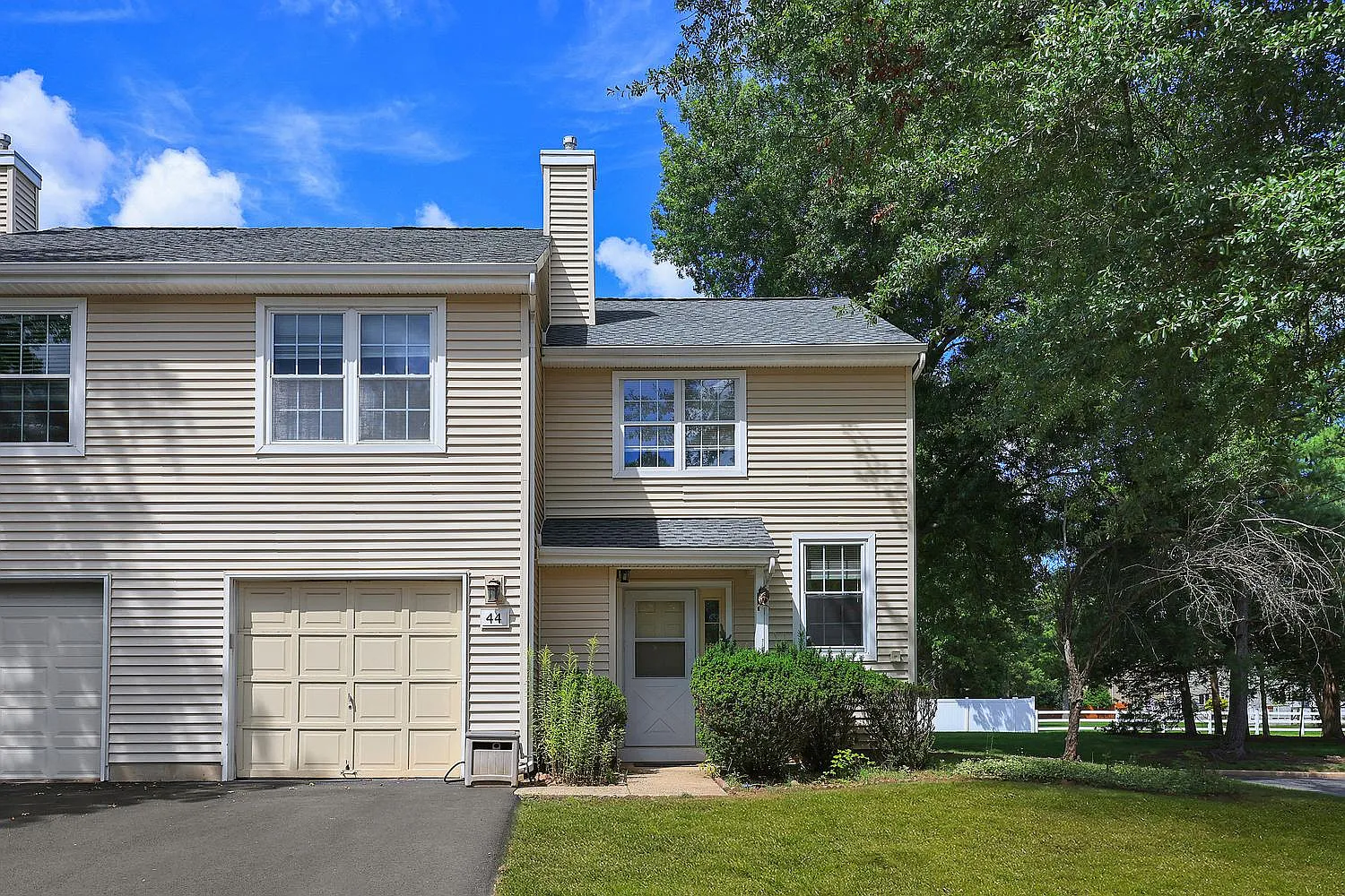 44 Whitby Cir — Photo 2