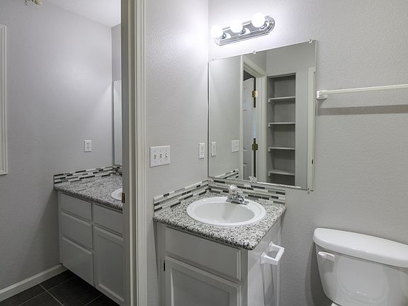 5th image of 5905-5915 Mooseberry St SE