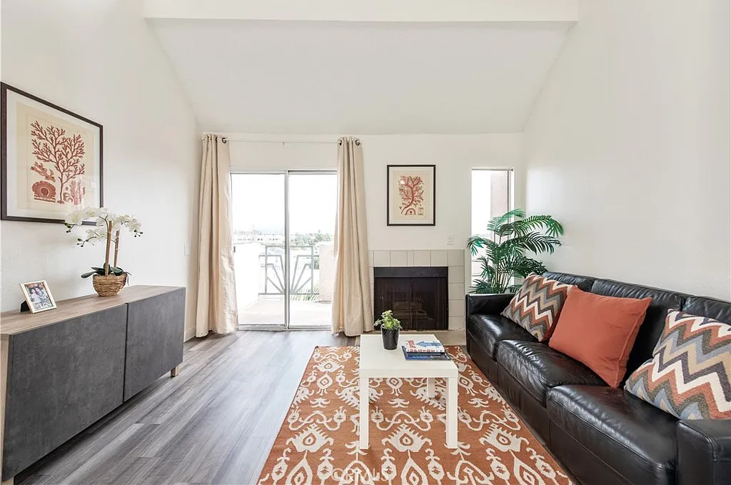 2 bed, 820 sqft, $2,980 — Photo 4