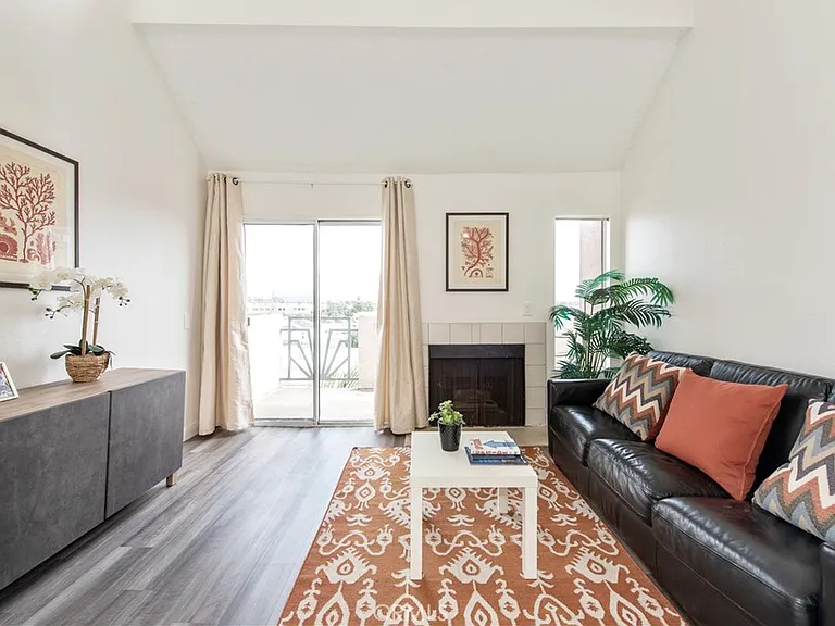 450 E 4th St #416 — Photo 4