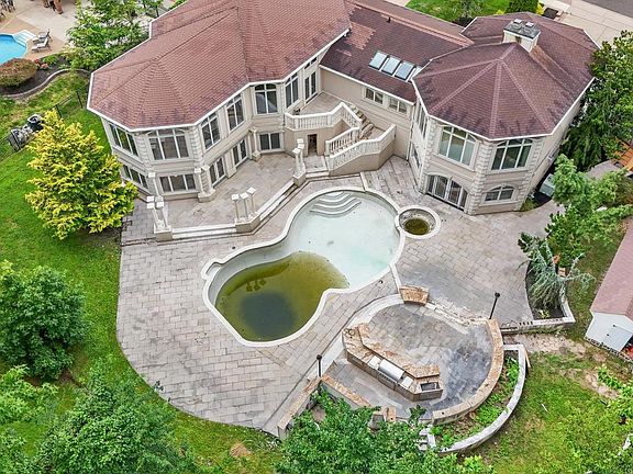 2nd image of 14 Carol Dr