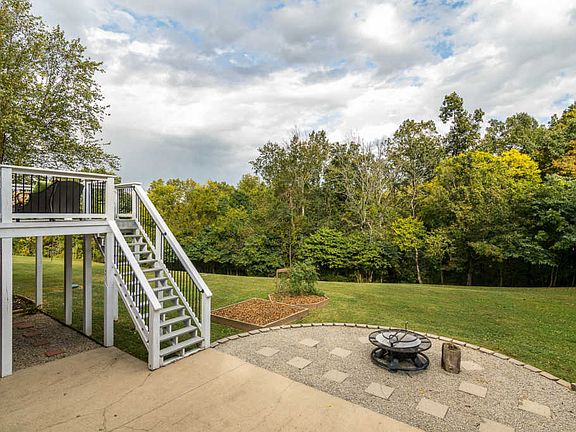 4th image of 46 Chloe Ln