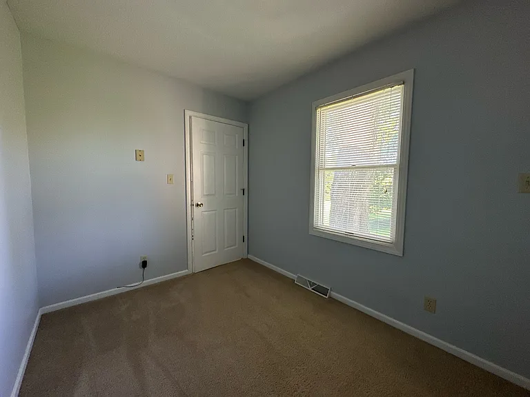 1444 Hyde Park Ave — Photo 10