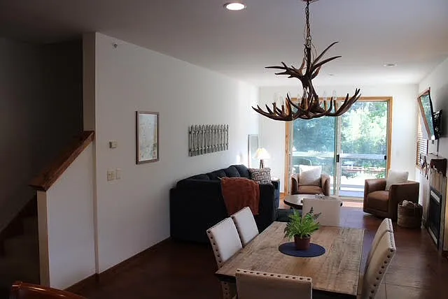 130 Flower Dr #D — Photo 8