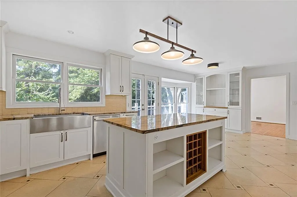 4 bed, 3.5 bath, 2137 sqft, $4,000 — Photo 4