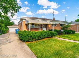 30144 Roan Dr, Warren, MI 48093