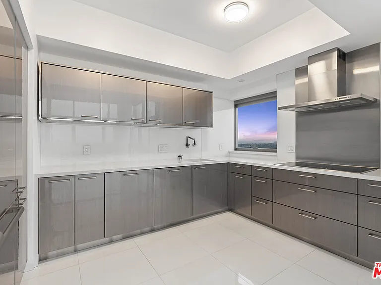 13700 Marina Pointe Dr #1915 — Photo 6