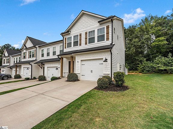 3rd image of 209 Broad Banyan Ct