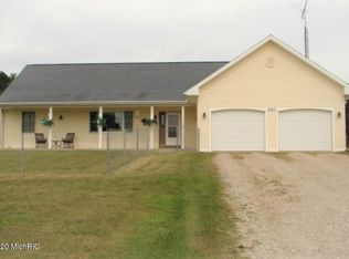 9143 Pennfield Rd, Battle Creek, MI 49014