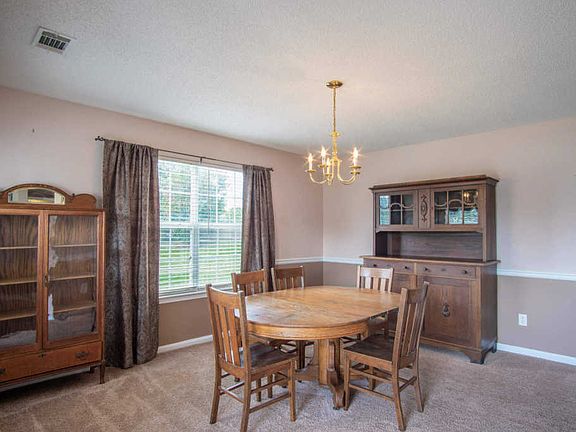 4th image of 208 Ermines Way